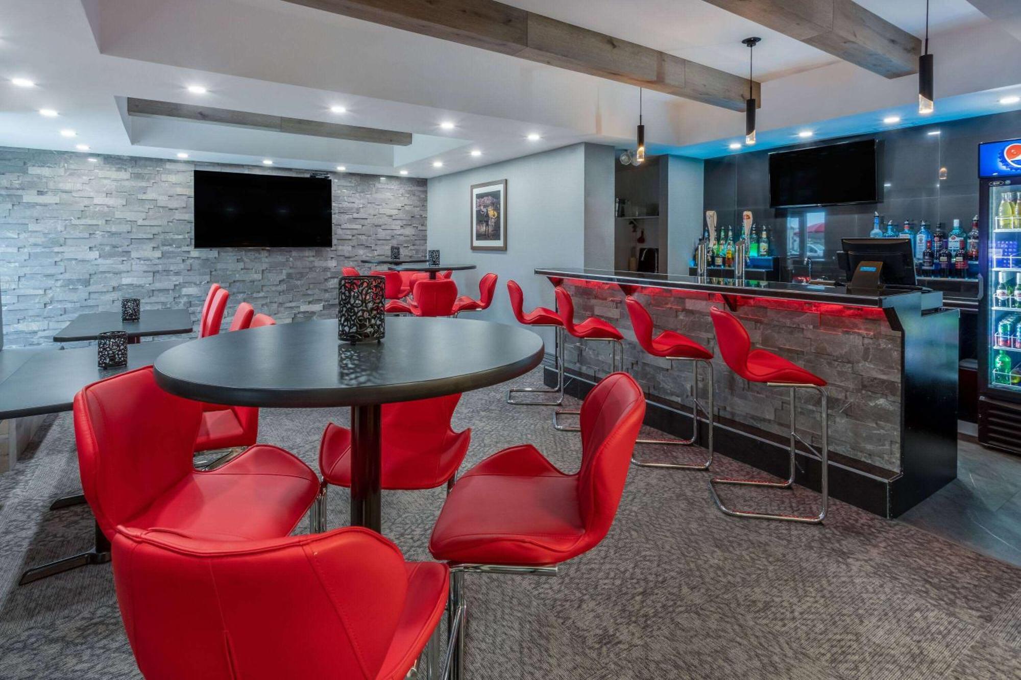 Microtel Inn & Suites By Wyndham - Timmins Bagian luar foto