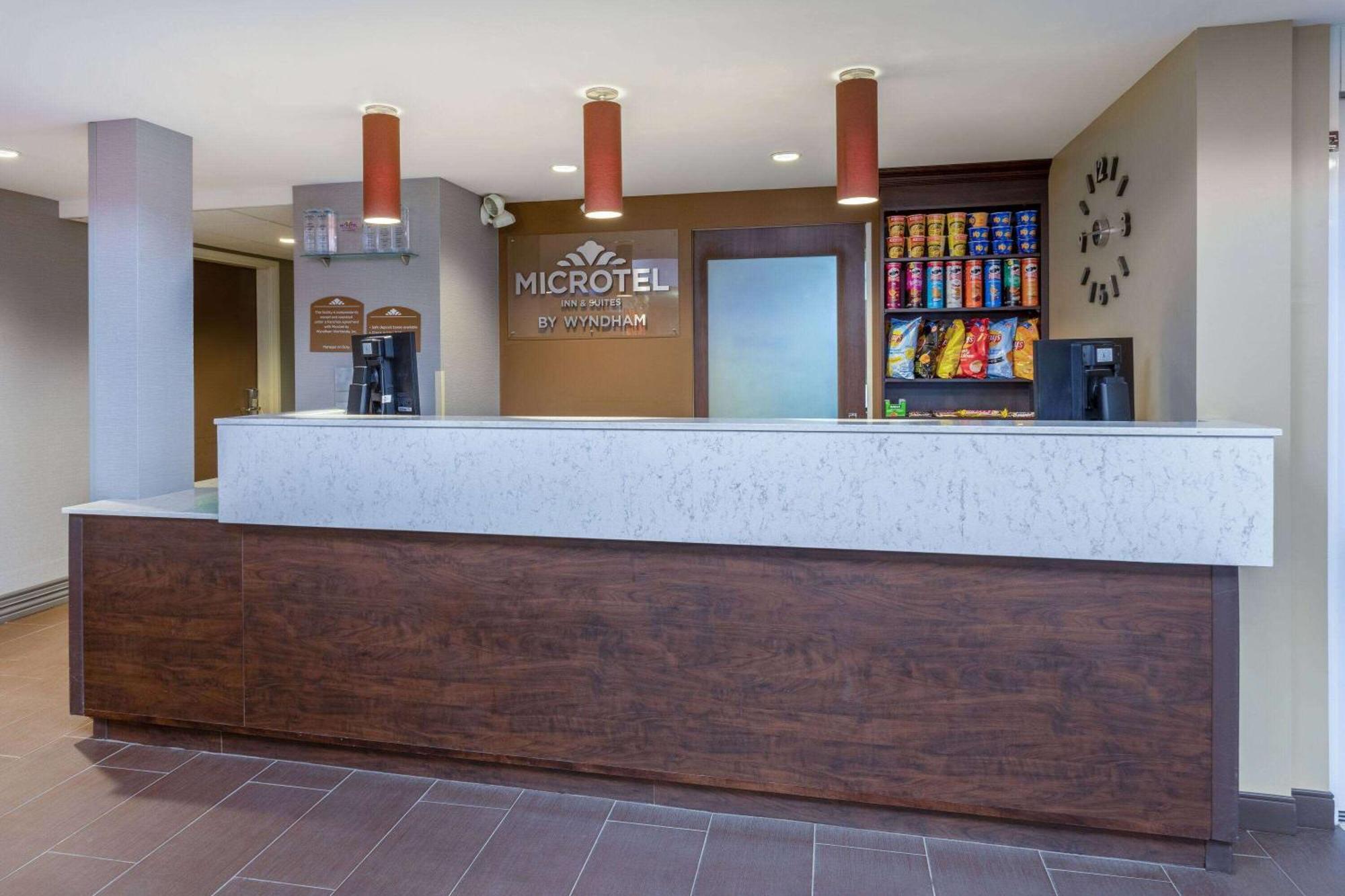 Microtel Inn & Suites By Wyndham - Timmins Bagian luar foto