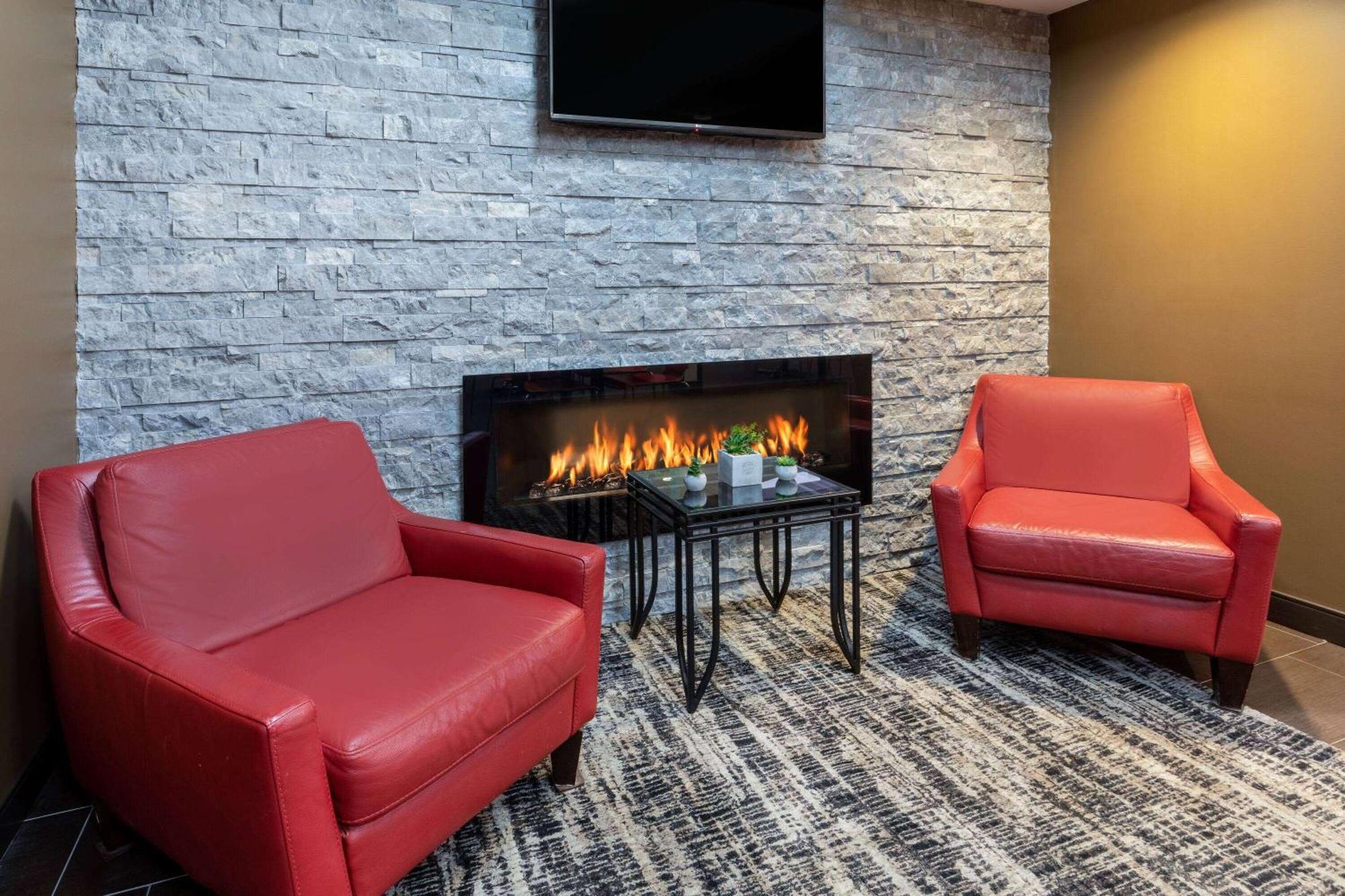 Microtel Inn & Suites By Wyndham - Timmins Bagian luar foto