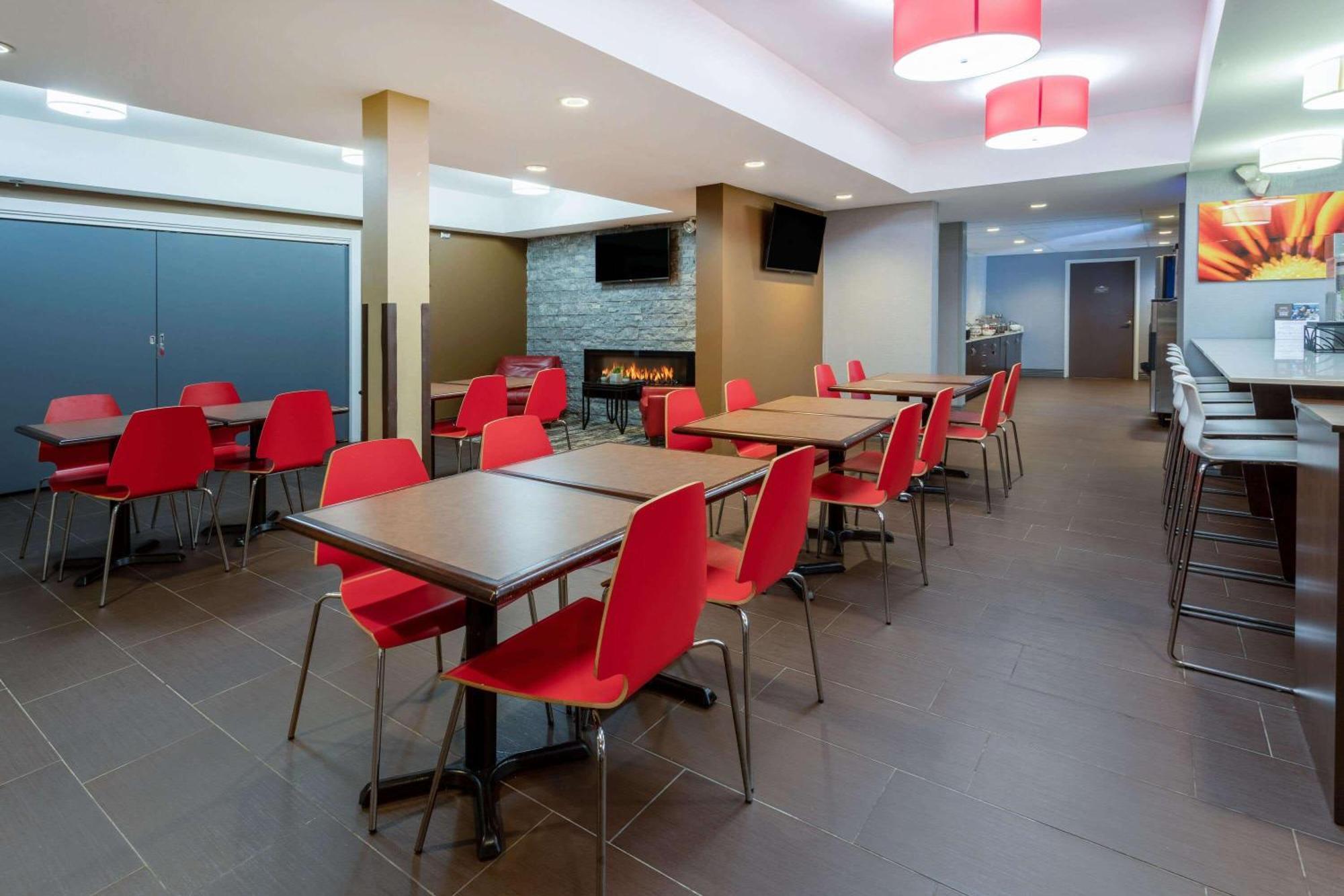 Microtel Inn & Suites By Wyndham - Timmins Bagian luar foto