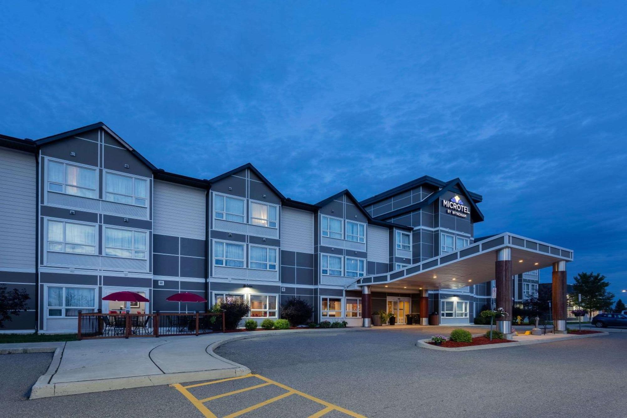 Microtel Inn & Suites By Wyndham - Timmins Bagian luar foto